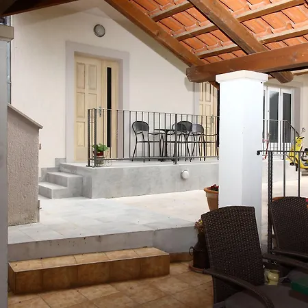 Dub Apartment Cavtat